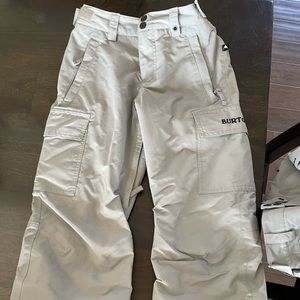 Burton gray snowboard pants. Boys medium and room to grow.
